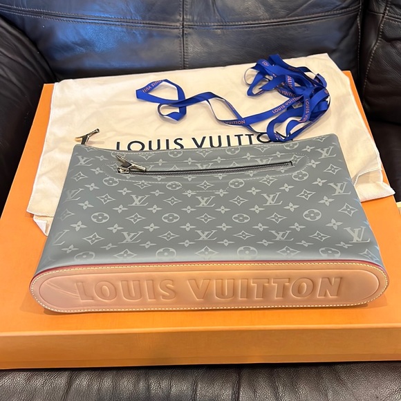 Authentic Louis Vuitton pochette Cosmos Titanium